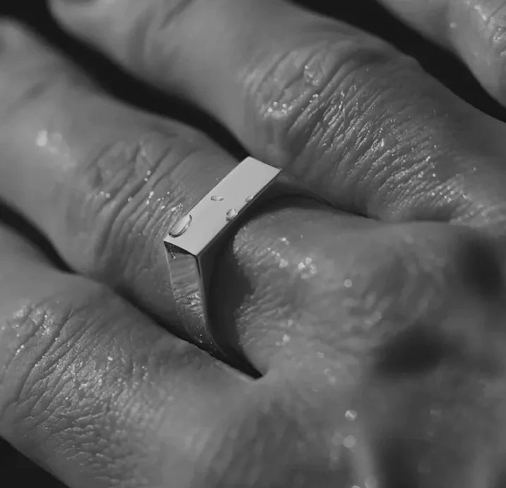 Sleek Men's Ring